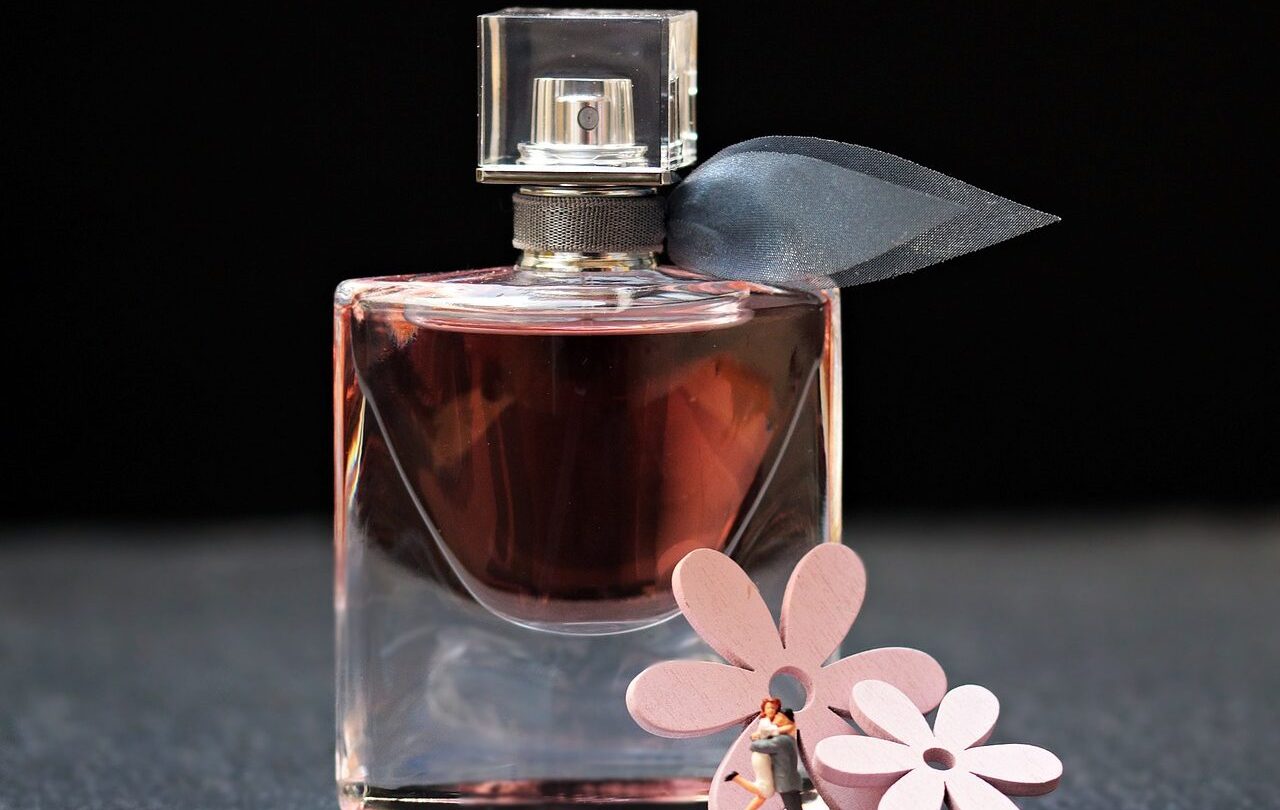 perfume, flacon, glass bottle-2142824.jpg